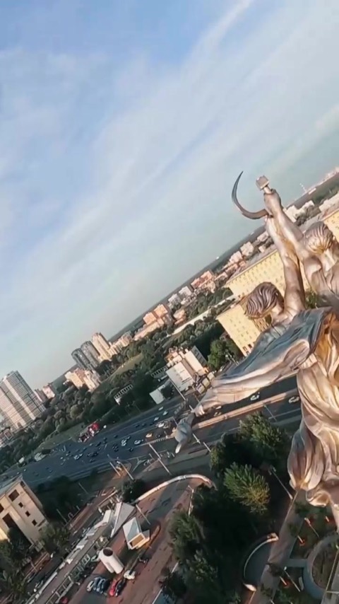 FPV-съёмка · Монумент